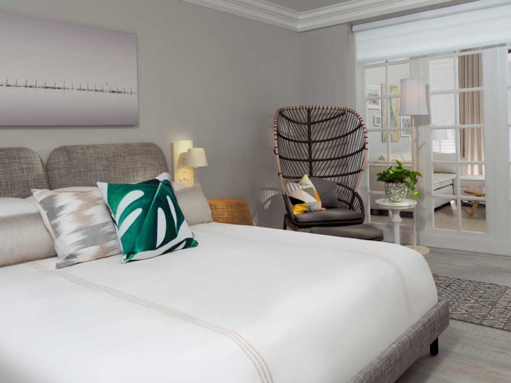 Guestroom bedroom.