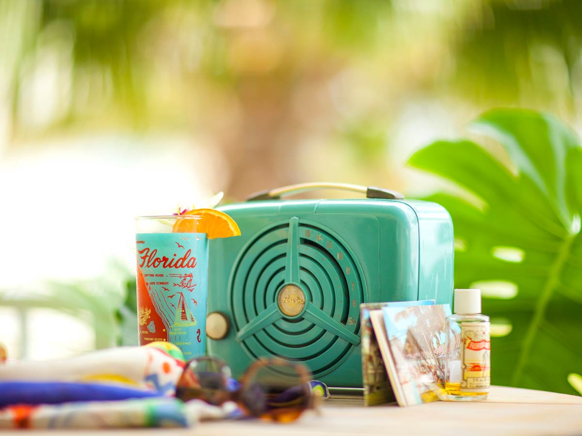 green retro radio